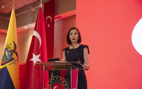 Bazak Yalçin, embajadora de Turquía.