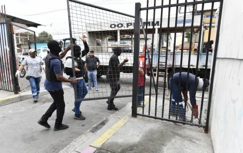 En algunas zonas de la ciudad se han retirado rejas que no tenían permisos