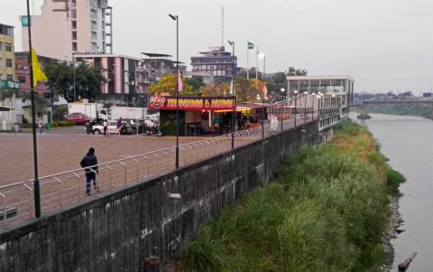 3. Espacio. Negocios atienden de 08:00 a 18:00.