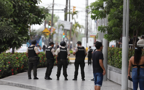 Policías se encontraban alrededor del reconocido centro comercial, ubicado en Mucho Lote.