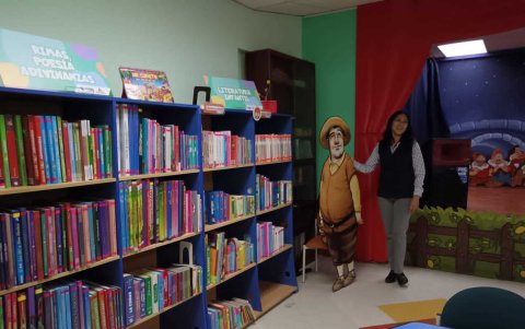 En el área infantil, se realizan obras de teatro y se incentiva la lectura.