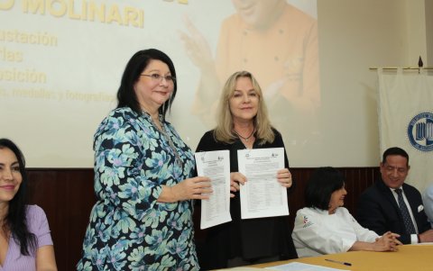 Giselle Molinari y Karina Nogales realizaron la firma