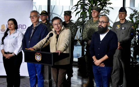 El mandatario Gustavo Petro, junto al ministro de defensa Iván Velásquez y el director de la Unidad Nacional para la Gestión de Riesgo de Desastres (UNGRD).
