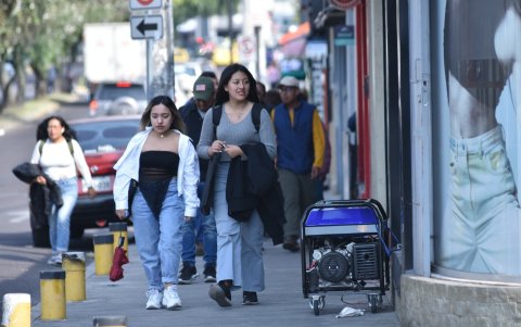 Molestia. Estos artefactos ubicados en los exteriores de los establecimientos comerciales generan malestar porque traen consigo una fuerte contaminación ambiental y auditiva