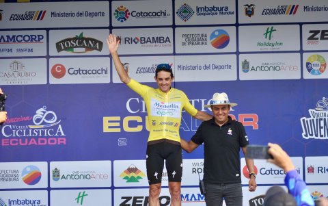 Óscar Sevilla como líder de la clasificación general de la Vuelta al Ecuador por segundo día consecutivo.