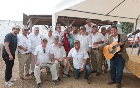 El encuentro tuvo lugar en la Plaza Loreto, ubicada en la avenida León Febres-Cordero, a orillas del río Daule.