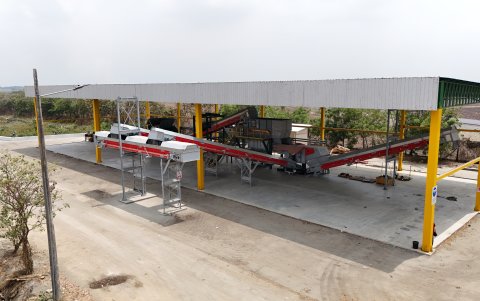 Esta estación, ubicada a las afueras de la cabecera cantonal, extenderá la vida útil del relleno sanitario hasta 40 años más.