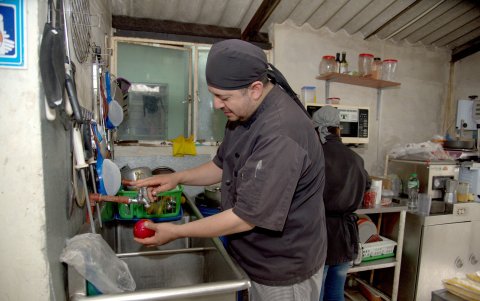 Los negocios se ven afectados por los cortes de agua en Quito