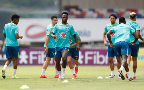 Vinícius Junior (c) comandará la ofensiva de la Canarinha.