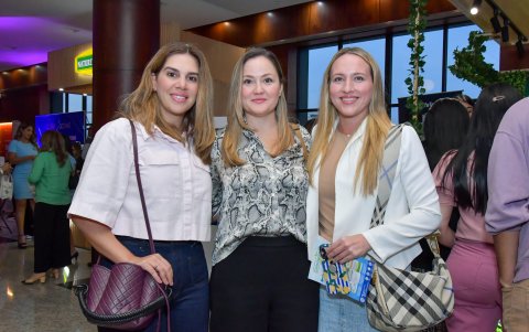 María Esper, Regina Manrique y Kattya Morales.