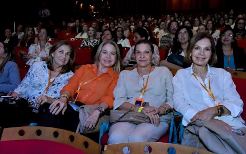 Margarita de Marcet, Pucha de Cañarte, Teresa de Paulson y Chío de Saab.