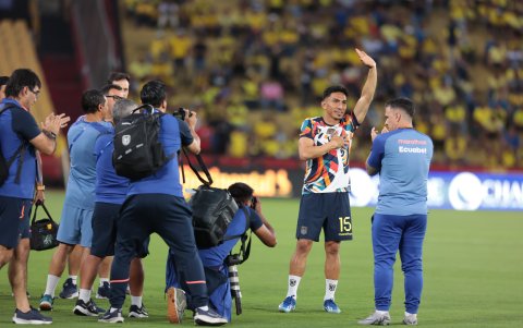 Angel Mena fue ovacionado por los miles de asistentes en el estadio Monumental de Guayaquil.