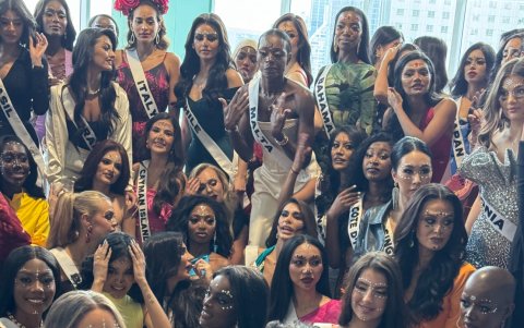 Con las candidatas en México.