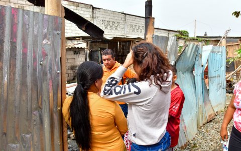 Familia lamenta su hogar calcinado en Flor de Bastión.