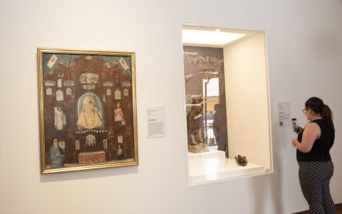 A través de códigos QR, los visitantes pueden introducirse en los sonidos y las locaciones del Quito de antaño.