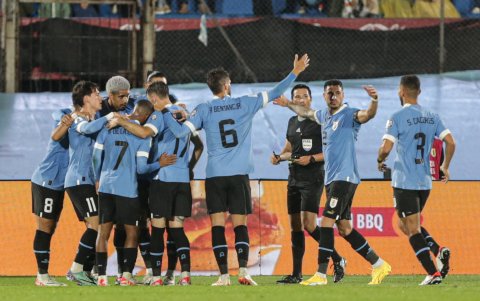 Uruguay y Colombia se enfrentaron en el estadio Centenario.