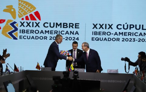 El presidente Daniel Noboa pasó la Secretaria Pro Témpore de la Cumbre al rey Felipe VI de España.