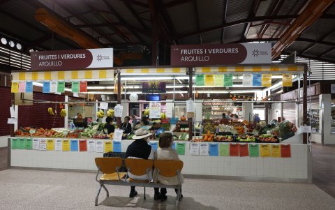 La reapertura del mercado de Aldaya (Valencia),abre una esperanza para los vecinos de volver a comprar sus víveres tras la dana.