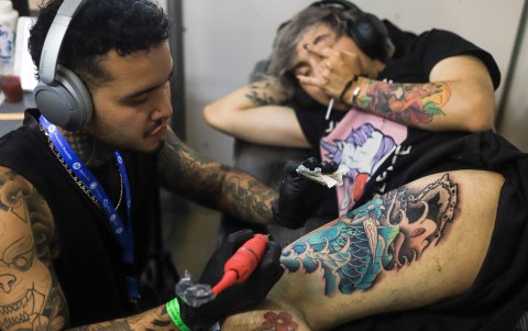 Las motivaciones para tatuarse una persona son varias.