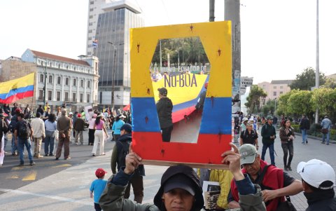 Organizaciones sociales recorres las calles de Quito.