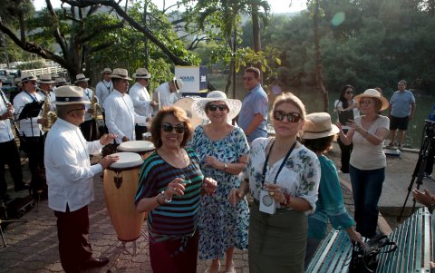 El baile y la convivencia no paró hasta cerca de las 18:30. La ciudadanía pidió que el acto se replique y que cada vez más las autoridades tengan en cuenta los parques, el corazón del barrio, dijeron.