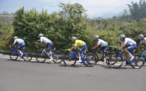 Brayan Obando mantuvo el maillot amarillo de líder.