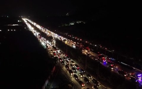 Esta imagen fue captada en noviembre de 2024 por uno de los residentes de vía a la costa, que aseguró que la ruta permaneció congestionada por horas.