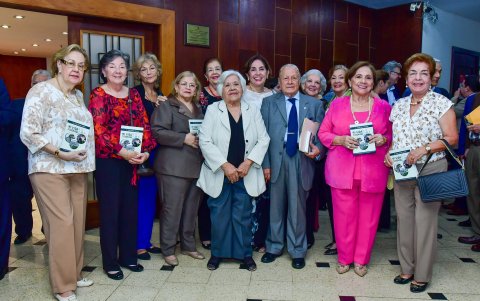 Mariana de Vallarino, Mónica Guzmán, Patricia de Gonzembach, Jenny de Hacay, Rita Álava, Zoila Guzmán, María Teresa de Alarcón, Tomás Alarcón, Delia de Simo, María de Portalanza, Zoila Valdés y Susana de Darquea.