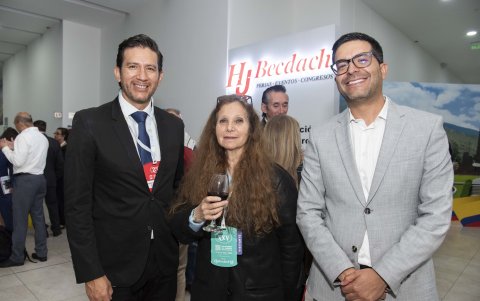 Sebastián Guayasamín, Gina Beraha y Sebastián Sevilla.