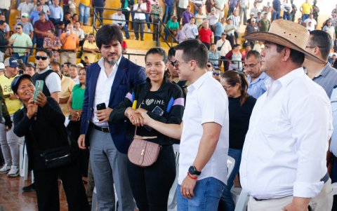 El ministro de Gobierno, José De La Gasca, y el presidente Daniel Noboa.