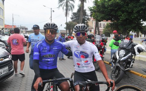 El mejor ciclista juvenil junto a su hermano, Jilmar (i), pedalearon para el representativo del GIANT Toscana.