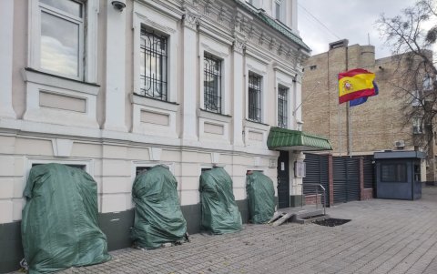 La embajada de España en Kiev anunció que no prestará servicios presenciales