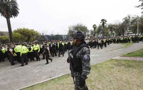 Serían al menos 1.300 policías desplegados esta tarde.