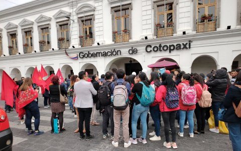 La marcha ha llegado a la Gobernación de Cotopaxi.
