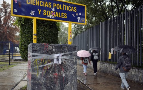 Saúl Lara camina por las instalaciones universitarias de la Ciudad de México, el 21 de octubre de 2024.