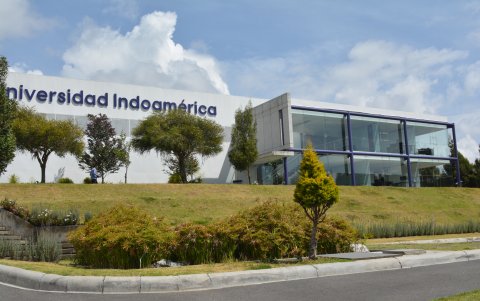 El campus de investigación está ubicado en la vía Ecológica Ambato-Santa Rosa.