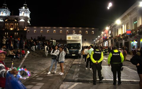 El pregón estuvo acompañado por resguardo policial y entidades municipales para precautelar la seguridad de los asistentes