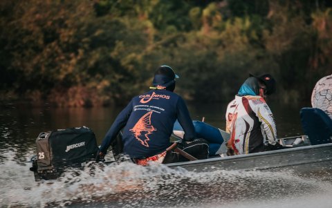 Los voluntarios trabajan con niños, jóvenes y mujeres de comunidades