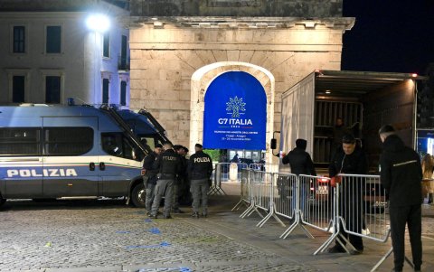 Ministros ya arriban a la cumbre para debatir las crisis globales.