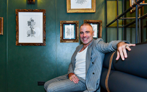 Parte de lo recaudado por la venta de las cerca de 50 piezas, cuyos marcos son reciclados, será destinado a apoyar la labor de la fundación Sor Dominga Boca.