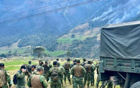 Desde la parroquia Baños se enviaron kits de insumos y alimentos hacia otras Chaucha y Nabón para colaborar con las personas que intentan controlar el fuego en dichas zonas.