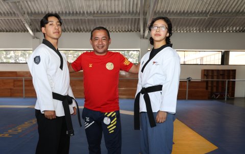 Troya y Jerves, junto al adiestrador del equipo nacional, Marcelo Troya(c).