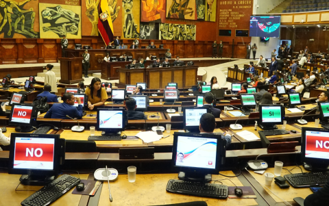 Con 80 votos a favor, el Pleno de la Asamblea decide que el juicio político en contra de la exministra de Energía, Andrea Arrobo continúe.