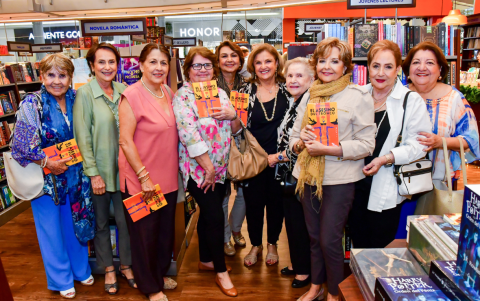 Mariquita Barriga, Martha de Peña, Rina de Caputi, María Eva de Cortés, Lolo Carrión, Tey de Pons, Luisa de Cuesta, Sara de Holguín, Eugenia de Guarderas y Natacha Hernández.
