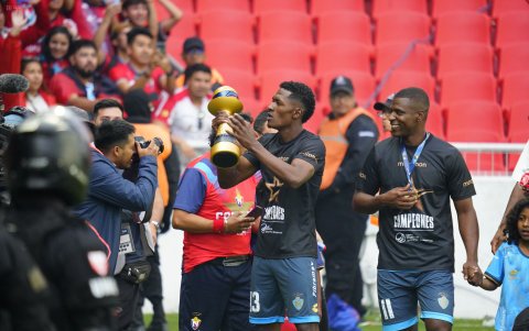 Jorge Ordóñez y su felicidad con el título de la Copa Ecuador.
