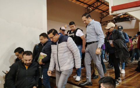 Nelson Sánchez, gobernador de Cotopaxi abandono la reunión sin llegar a ningún acuerdo.