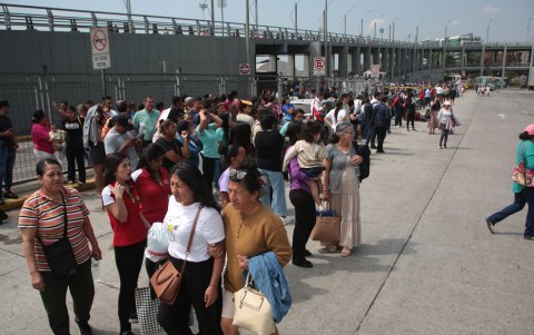 Personas se aglomeraron en los puntos de encuentro estipulados en el Terminal.