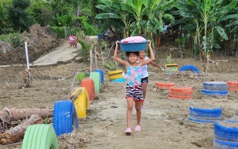 Las nuevas generaciones aprenden el oficio de sus madres para ocntinuar con esta tradición.