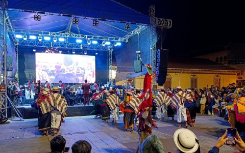 Sonaron flautas, quenas, dulceinas, rondador, pingüillo, tambor, guitarra para este encuentro cn la música andina.