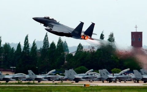 Corea del Sur desplegó aviones de combate tras la entrada no autorizada de aviones rusos y chinos en su zona aérea